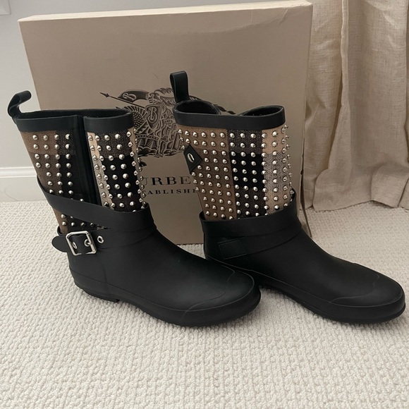 Burberry Shoes - Burberry Holloway Studded Vintage Rain Boots Size: 38